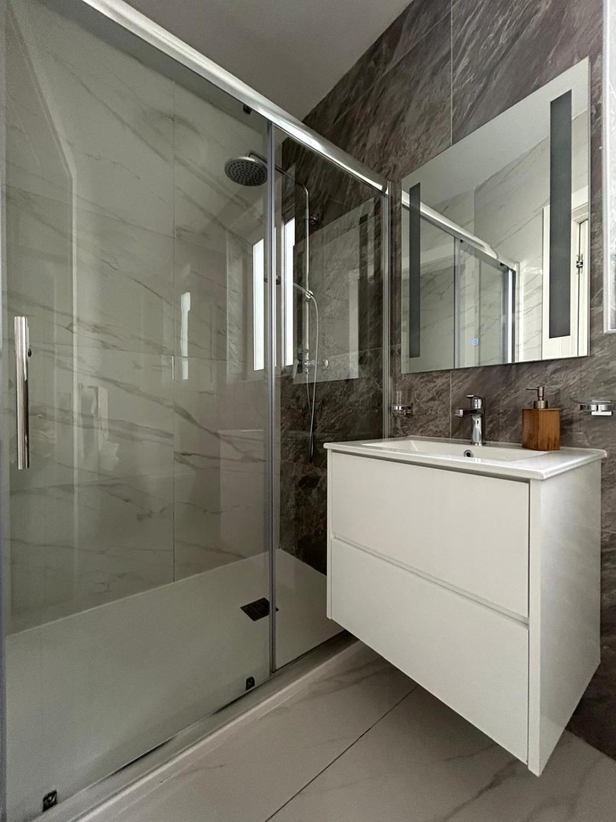 Exceptional 3-Bedroom Apartment, Sliema - Tigne Point! 외부 사진