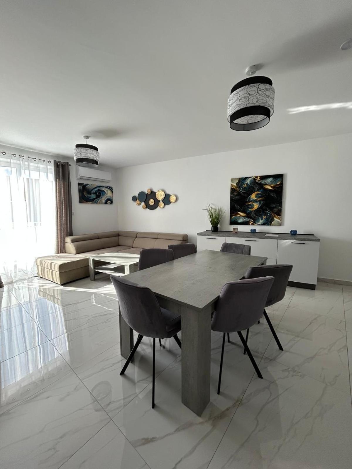 Exceptional 3-Bedroom Apartment, Sliema - Tigne Point! 외부 사진