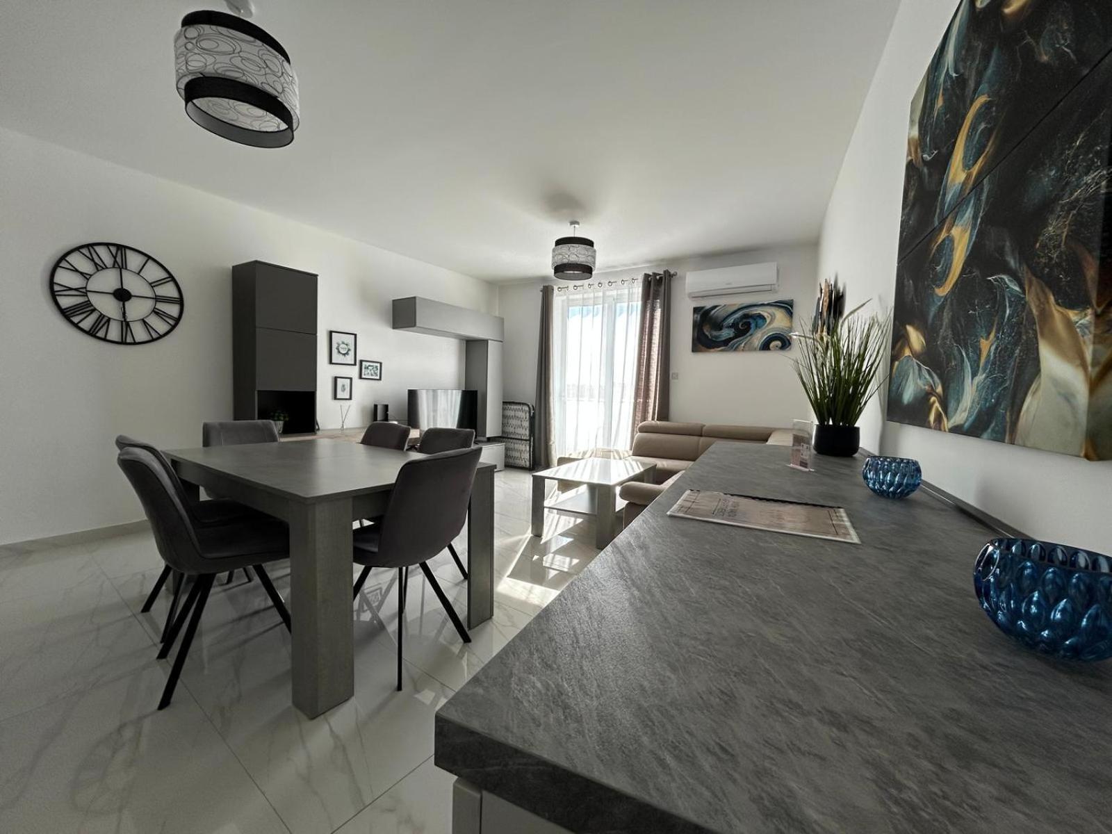 Exceptional 3-Bedroom Apartment, Sliema - Tigne Point! 외부 사진